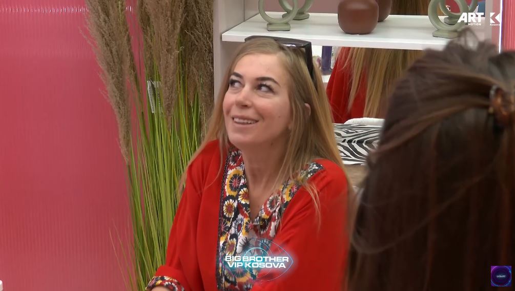 Monika përshëndetë vajzën e saj gjashtëvjeçare (VIDEO)