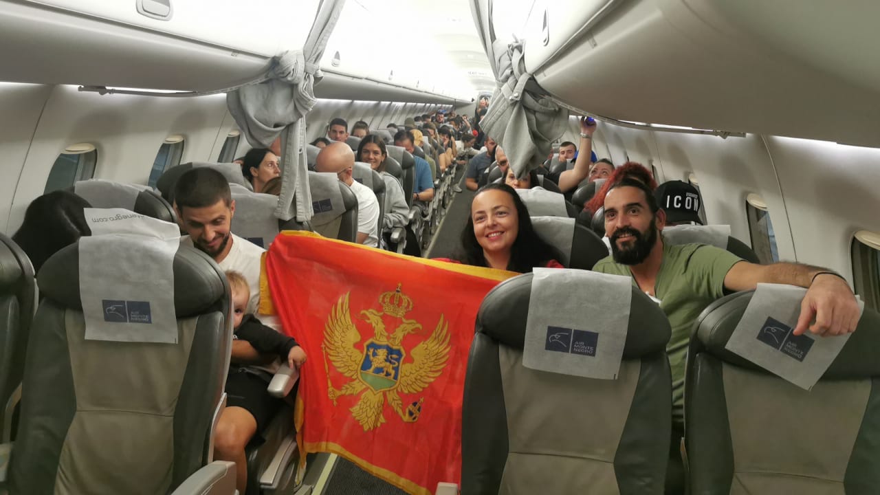 Arrin një aeroplan nga Izraeli në Podgoricë, në të pati edhe shqiptarë