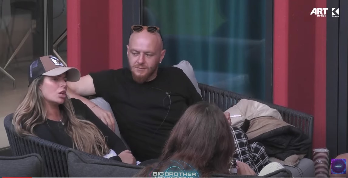 "Më ke dalë në Tik Tok, nuk më ke pëlqy hiç", Santiana i thotë Vesës (VIDEO)