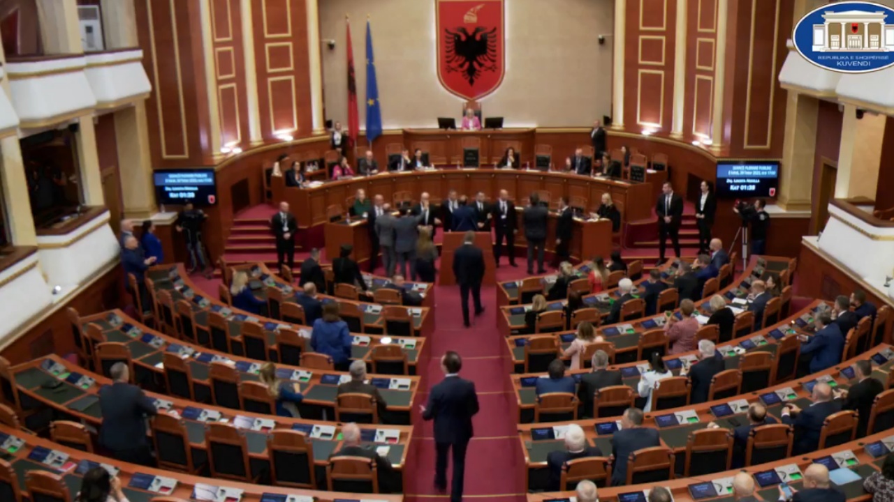 Goditi me grusht deputetin socialist, Nallbati përjashtohet nga seanca plenare