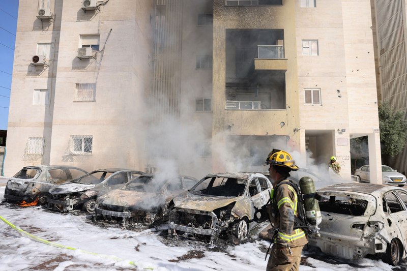 Shërbimi i Emergjencës izraelite thotë se ka vdekur një person nga stafi i tyre