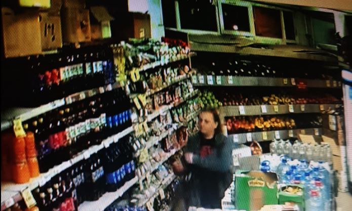 Policia kërkon ndihmë në kapjen e dy grave për vjedhje në një market në Prishtinë