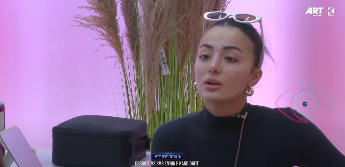 Alba i premtoi Lumbardhit se do t'ia ndërrojë çarçafët, por nervozohet kur ia bëri me gisht (VIDEO)