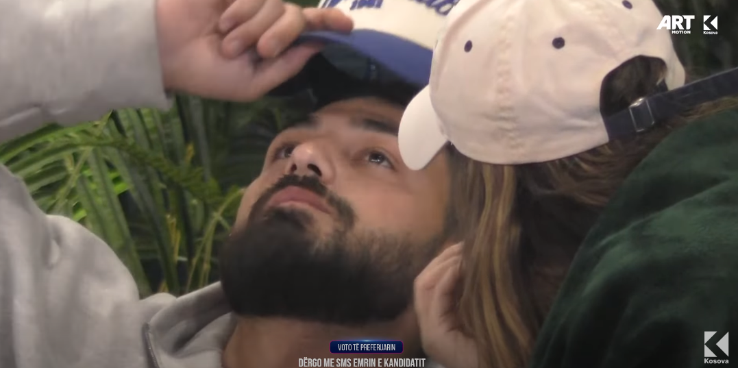 Mërzitet Azemi, përmend nënën e babanë (VIDEO)