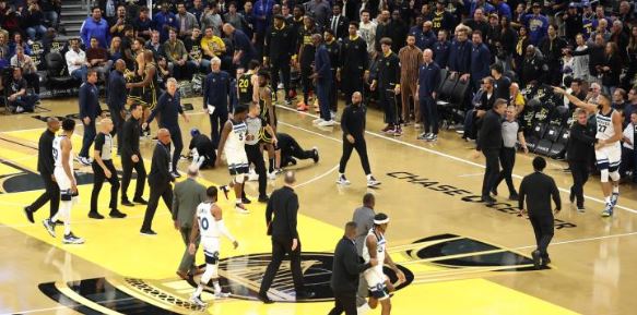 Kërcet grushti në NBA