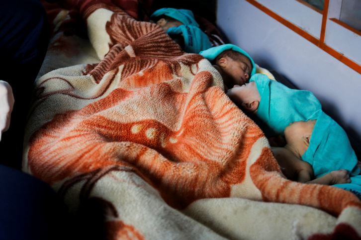 28 foshnje nga Gaza të lindura para kohe evakuuohen në Egjipt