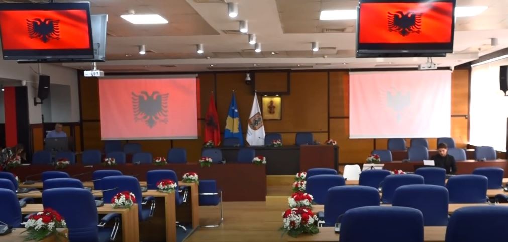 Kuvendi i Prishtinës me seancë solemne për Ditën e Flamurit (VIDEO)