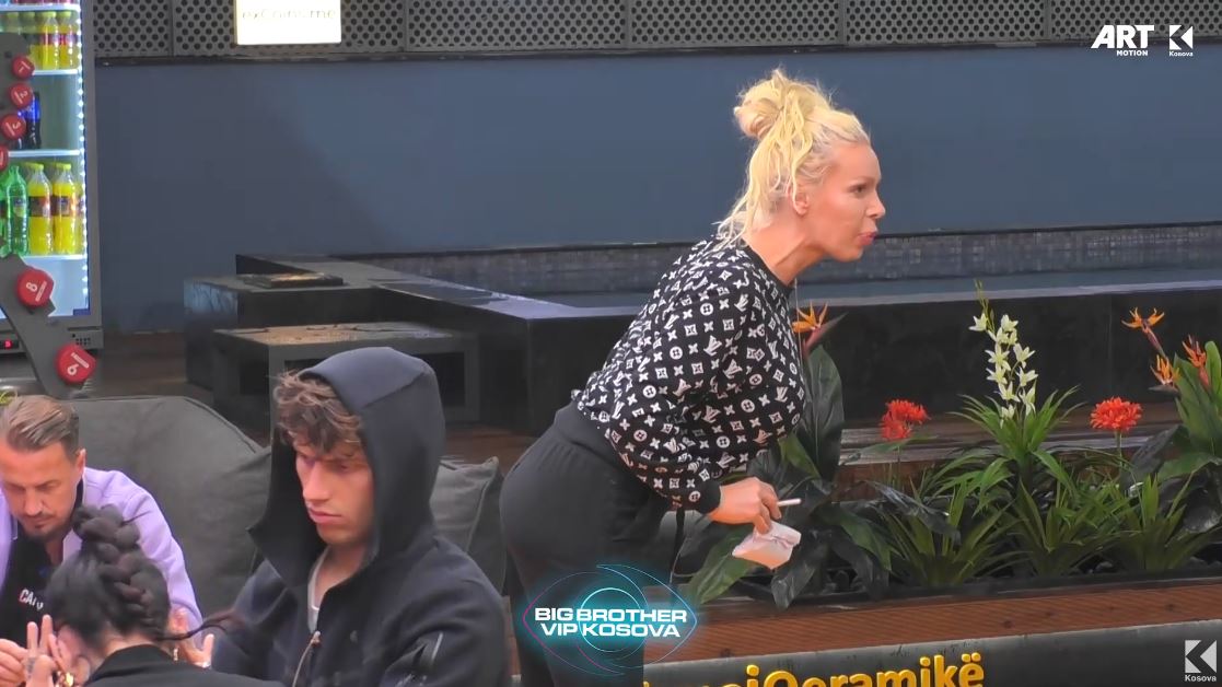 “Ti po i thu vetes burrë a? Ma shumë burrë jam unë”, i thotë Edona, Yllit (VIDEO)