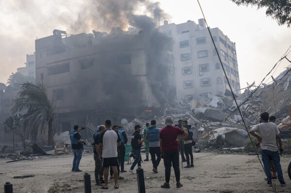50 gazetarë janë vrarë në luftën Izrael-Hamas