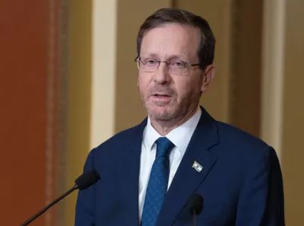 Prania e Herzog në hapjen e muzeut të Holokaustit në Amsterdam shkakton protesta