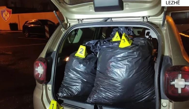 Arrestohen në flagrancë tre persona, transportonin tre thasë me lëndë narkotike drejt Tiranës