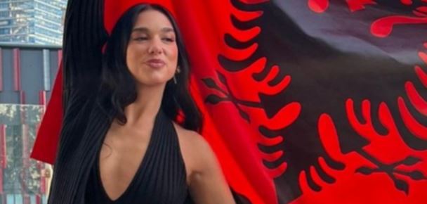 Dua Lipa: Një komb, një flamur - urime festa e Pavarësisë