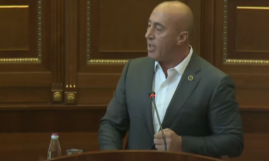 Haradinaj kërkon dyfishim të pagave për ushtarët dhe policët