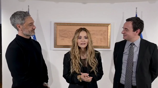 Kryeministri Kurti pret në takim Rita Orën dhe bashkëshortin e saj (VIDEO)