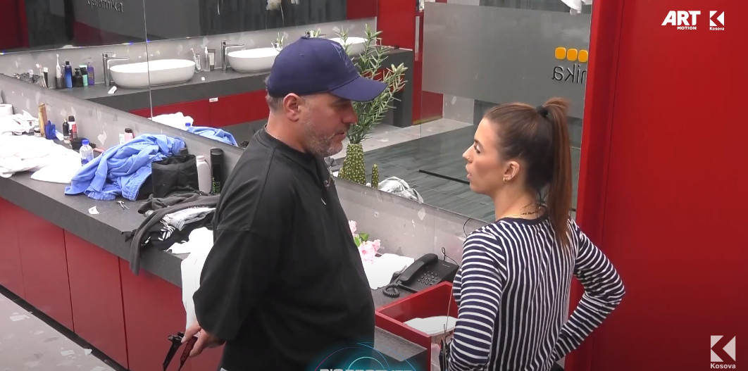Shqipja shumë e lumtur brenda shtëpisë, thotë se "nuk dëshiron të ikë" (VIDEO)