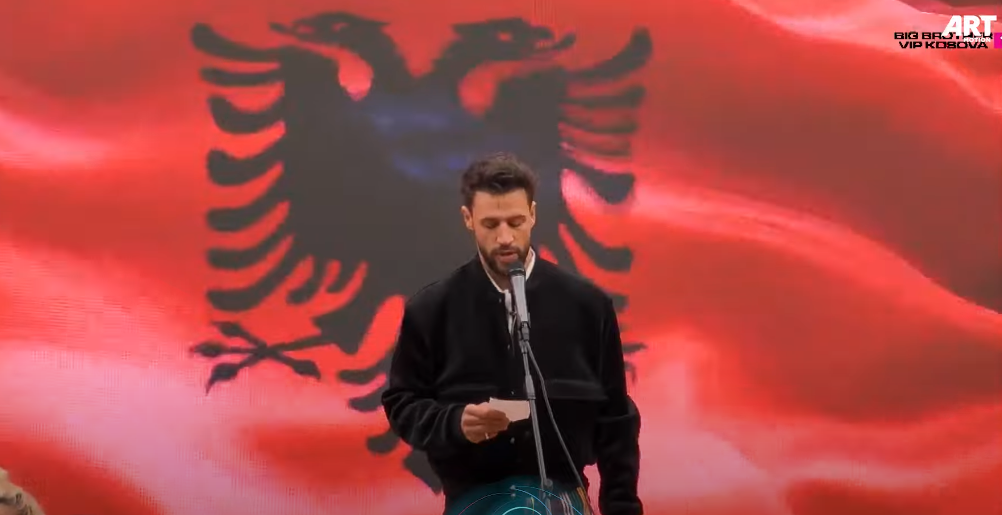 Lumbardhi interpreton poezinë e tij për 28 Nëntor (VIDEO)