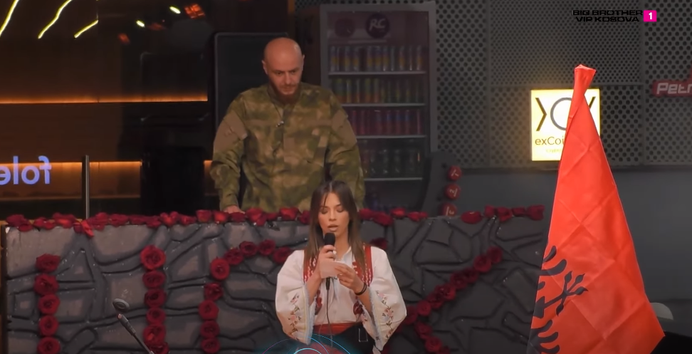 Shqipja dhe Besi emocionojnë banorët teksa prezantojnë poezinë "Nuk jemi vetëm" (VIDEO)
