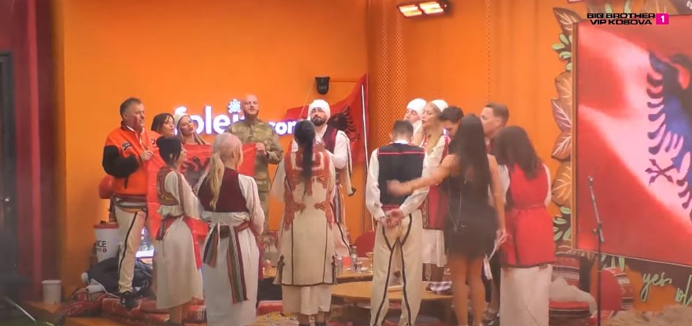Programi festiv për 28 Nëntor u përmbyll me këngën legjendare "Mora fjalë" (VIDEO)