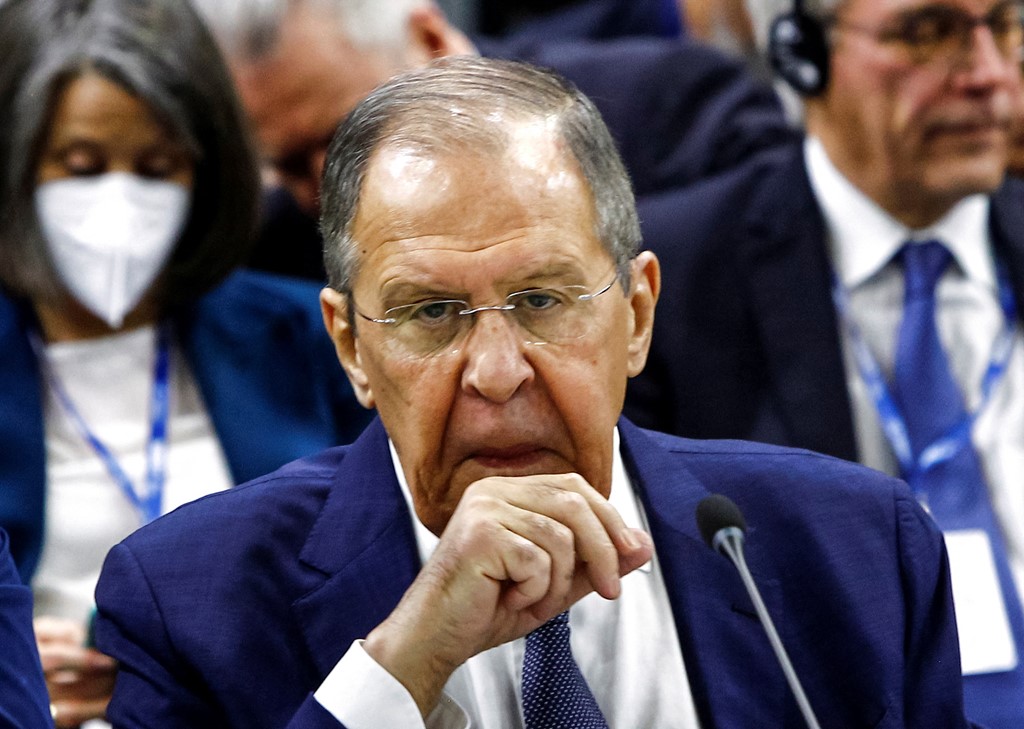 Lavrov: Perëndimi po bën luftë hibride ndaj Rusisë