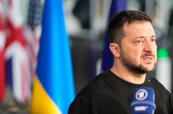Zelensky bën thirrje për ndryshime të shpejta operacionale dhe shkarkon një komandante