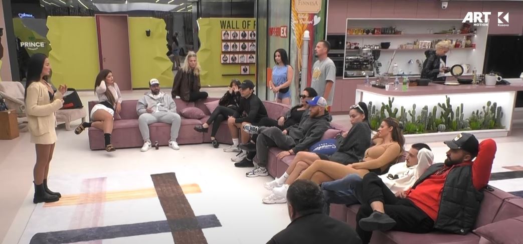 Alba u jep detyra banorëve të shtëpisë (VIDEO)