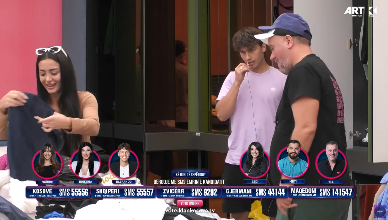 Alba kapitene prej vërteti, ndihmon Yllin t'i rregullojë rrobat (VIDEO)