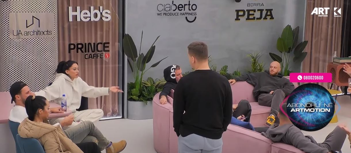 Reagimi i papritur i Ganisë, banorët diskutojnë çka ndodhi (VIDEO)