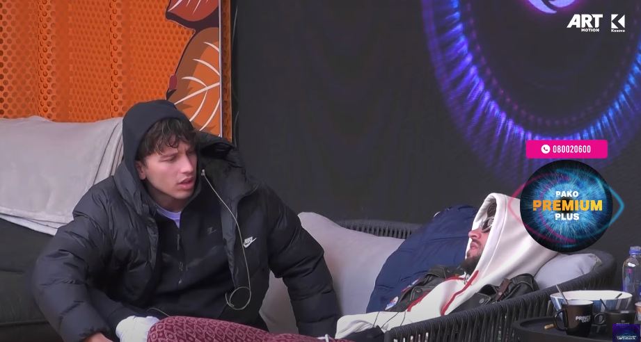 "Me ty nuk jom tu fol", Blerando acarohet me Shqipen (VIDEO)