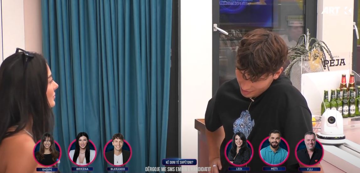 Blerando i bën pyetje interesante Albës: Ku e sheh veten pas 10-vjetëve? (VIDEO)