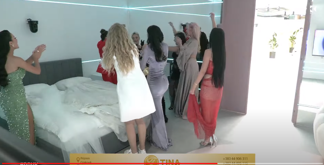 Iliriana vesh vellon e dasmës, vajzat e këndojnë "o lumja toka o.." (VIDEO)