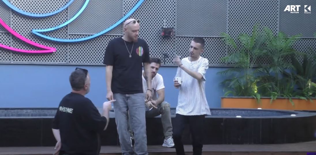 Debate e humor - klipi që shfaq raportet e Bucit dhe Ganiut (VIDEO)