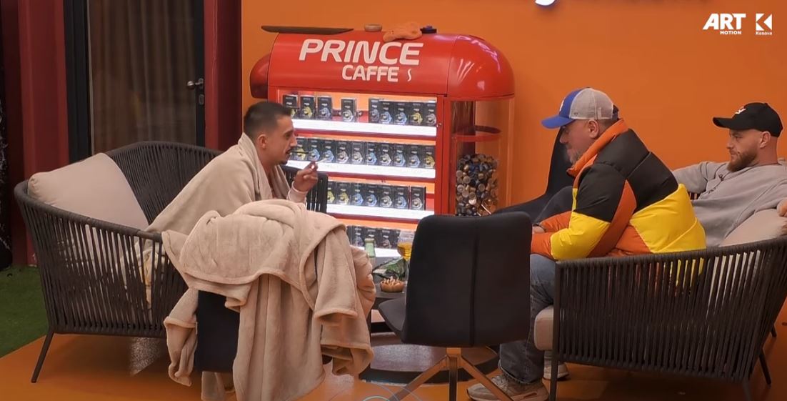 Buci, Besi dhe Ganiu kujtojnë fëmijërinë e tyre se si i kanë qortuar prindërit kur nuk kanë mësuar (VIDEO)