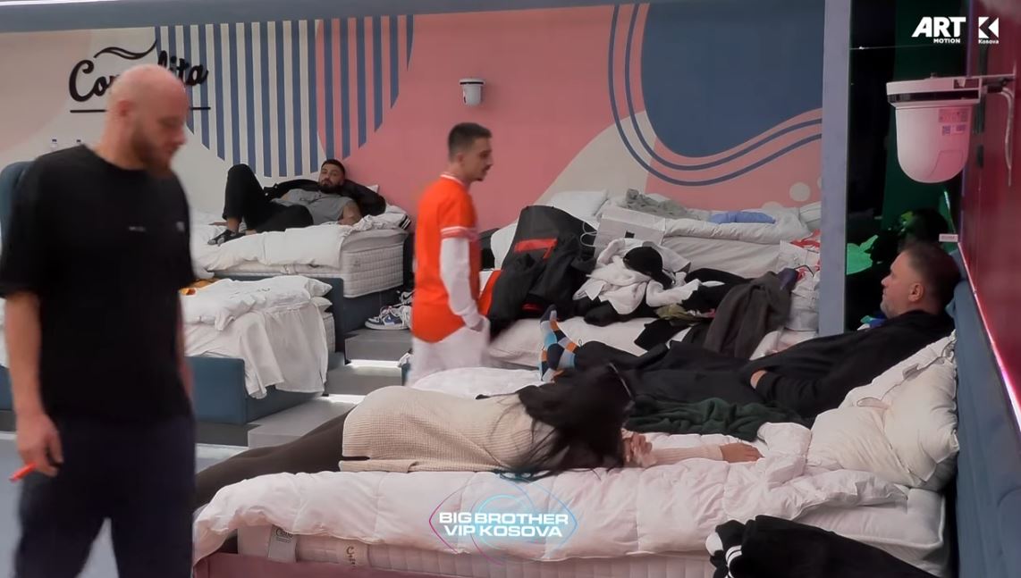"Nuk je burrë, je rrenc e ofendues" - debati i ashpër mes Ganisë dhe Yllit (VIDEO)