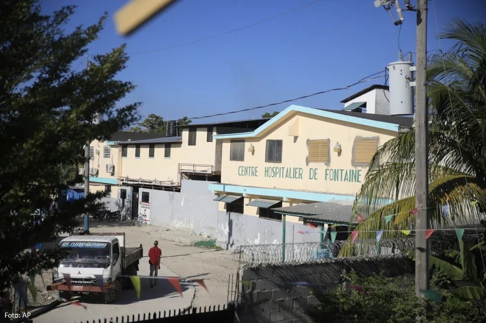 Bandat sulmojnë një spital në Haiti, marrin peng gra dhe fëmijë