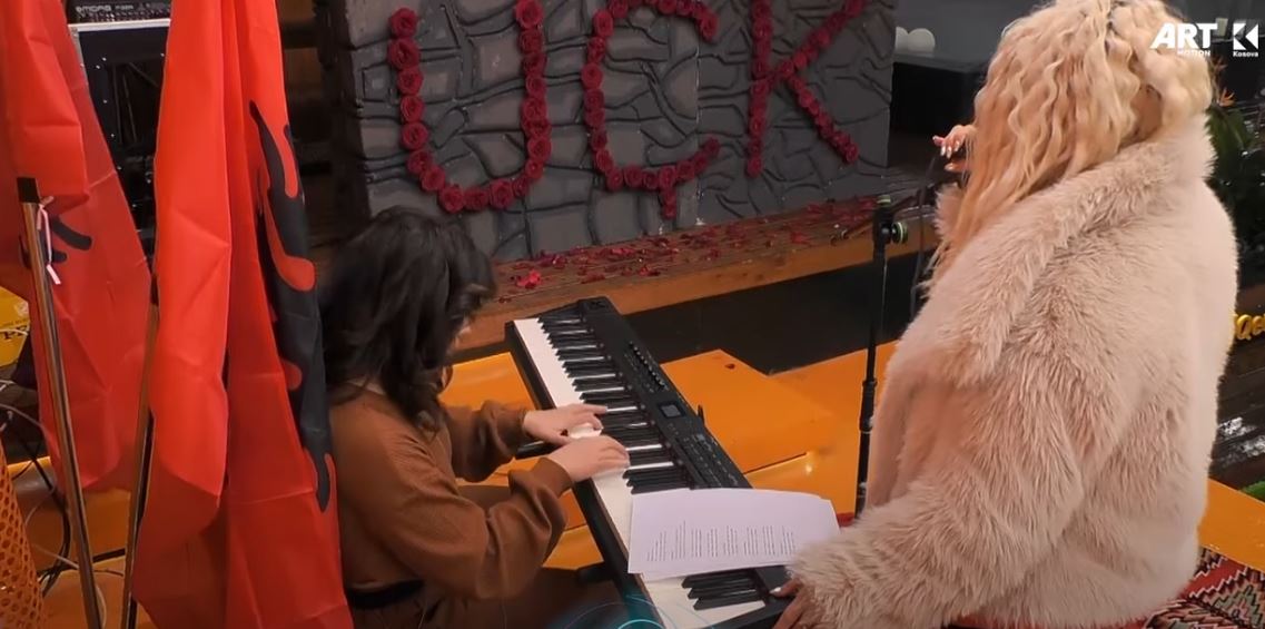 Iliriana dhe Linda bëjnë prova për programin festiv të 28 Nëntorit në BBVK2 (VIDEO)