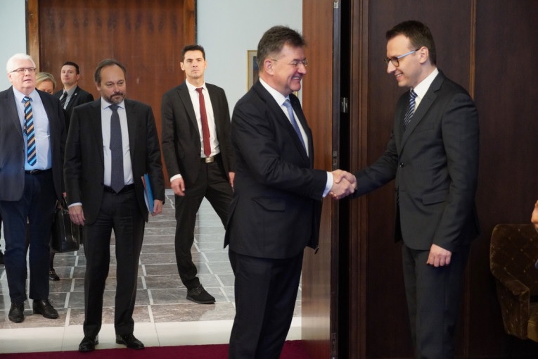 Nis takimi i Lajçakut me Petkoviqin, Qeveria e Kosovë s’bë zë për agjendën e Bislimit