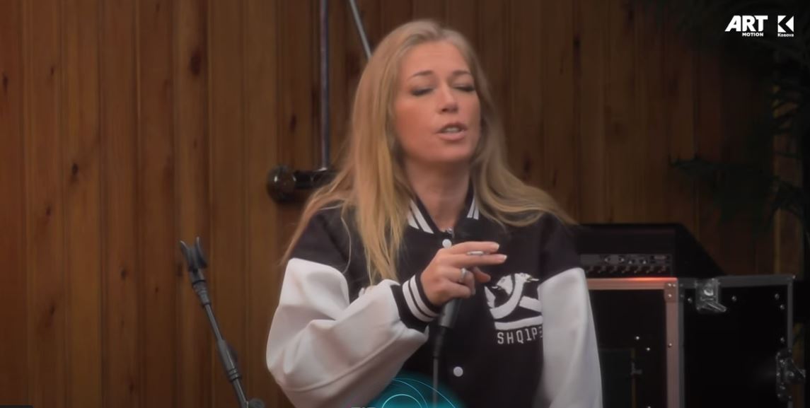 Monika këndon këngën: Jem Ilira jem Teuta, por i shfaqen disa probleme teknike (VIDEO)