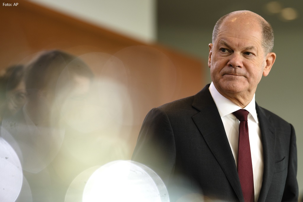 Scholz i kërkon Putinit të ndalë sulmin në Ukrainë