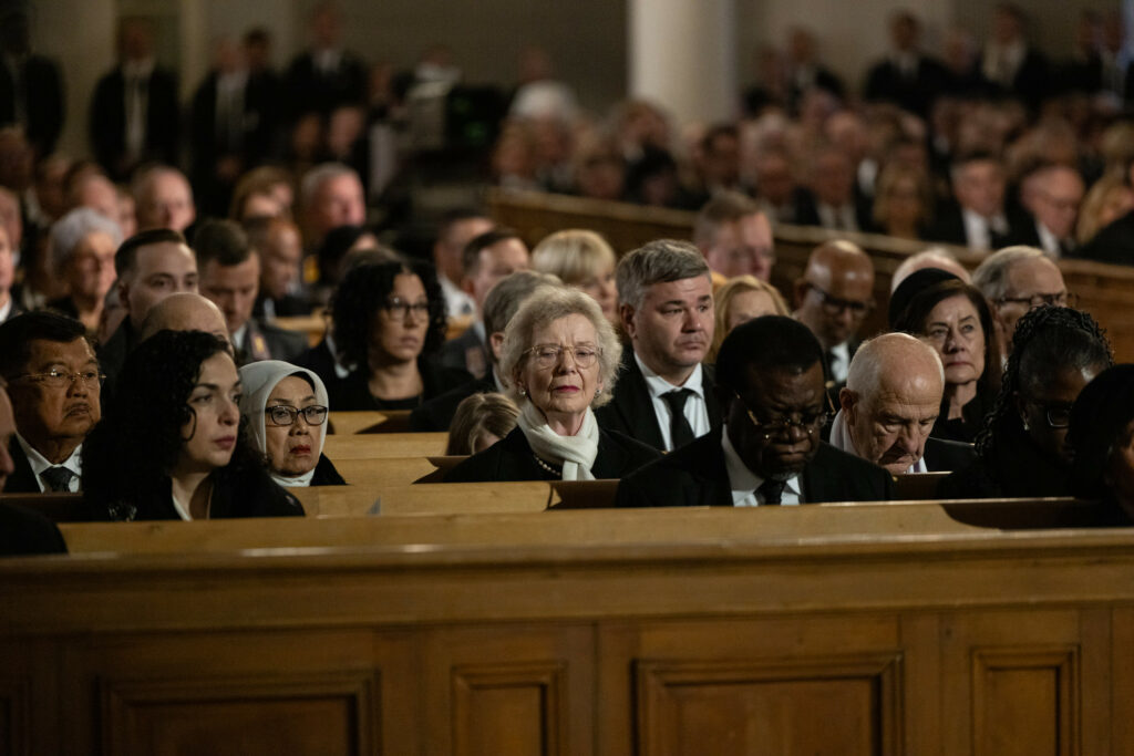 osmani ahtisaari funerali (2)