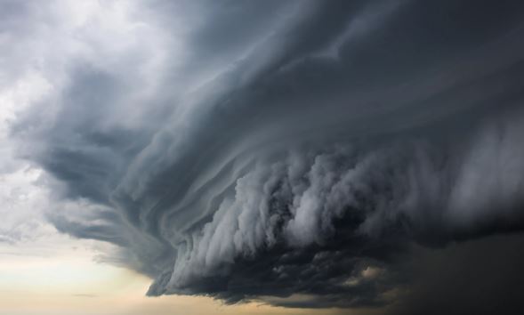 E enjte me vranësira dhe intervale me diell