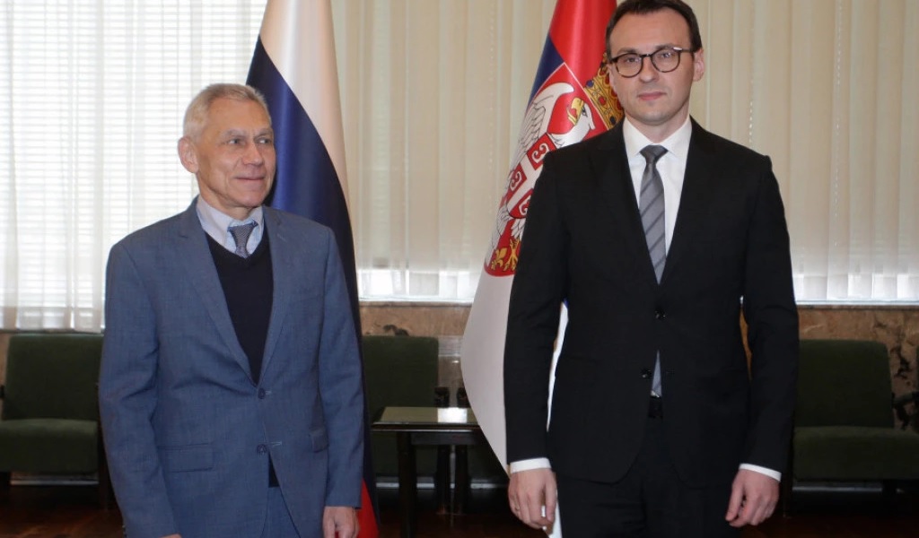 Petkoviqi bisedon me ambasadorin rus për “problemet” e serbëve në Kosovë