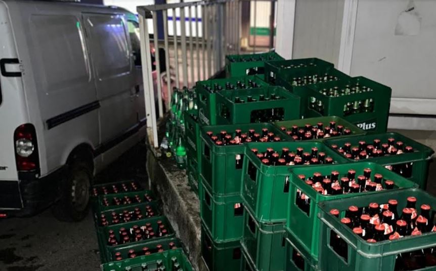 Policia kufitare kap dhjetëra arka me birra të kontrabanduara nga Serbia