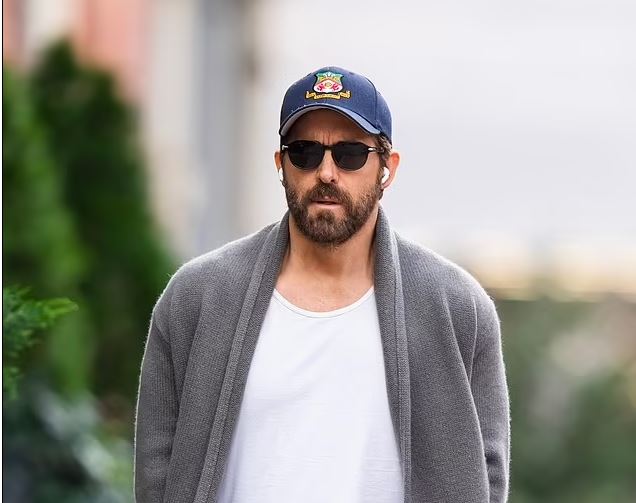 Ryan Reynolds fillon javën me plot stil