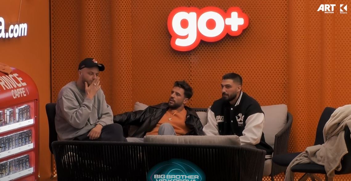 Banorët planifikojnë ta luajnë një lojë interesante dhe me mision brenda shtëpisë (VIDEO)