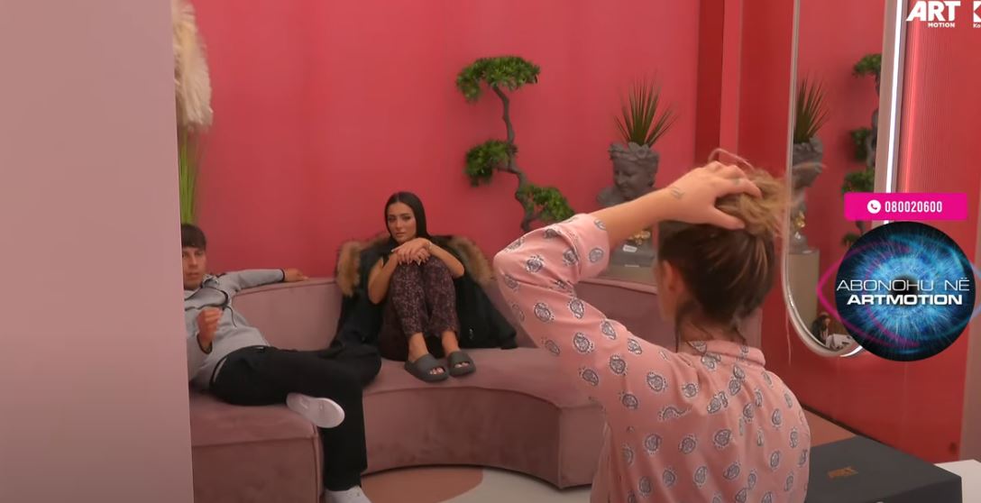 "Nuk je n'Ulqin këtu", "Mos m'trego qysh me ecë", Blerando kapet me Santianën (VIDEO)