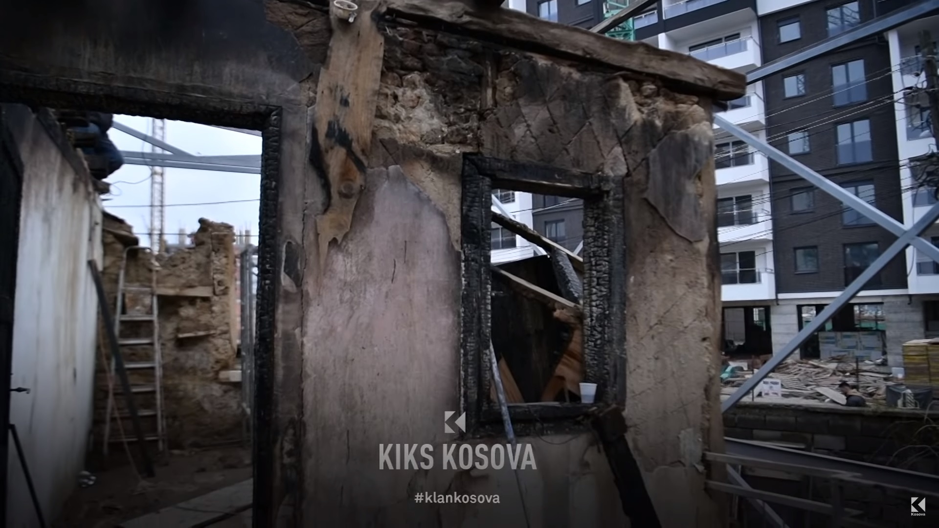Qeveria akuzon familjen se e dogji shtëpinë 300-vjeçare në Mitrovicë, ata e padisin ministrin Çeku (VIDEO)