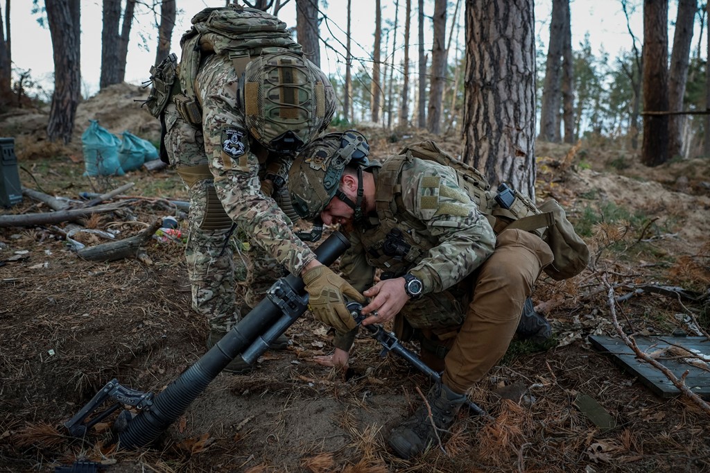 Pamje të ushtarëve ukrainas në vijën e frontit në Luhansk (FOTO)