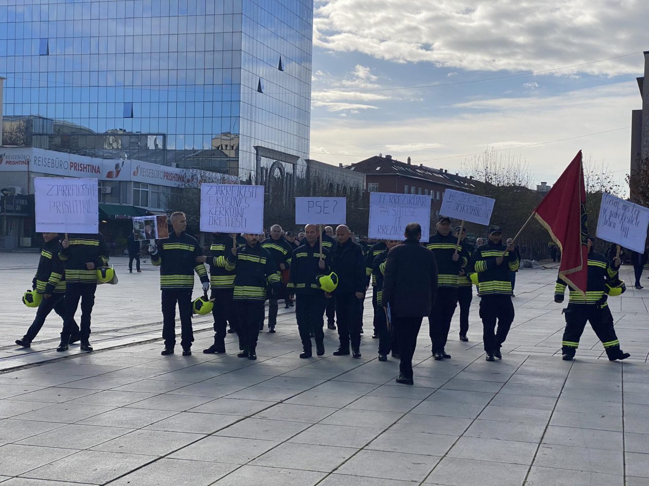 zjarrfikesit protesta
