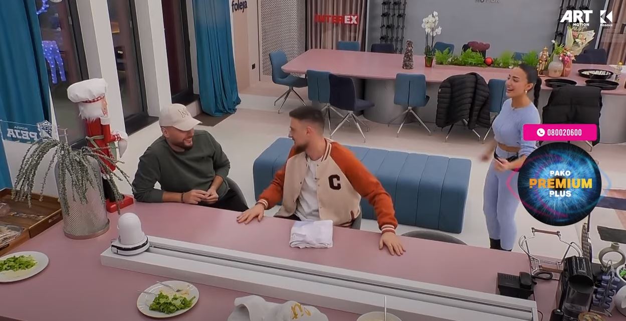 Alba dhe Ardi këndojnë njëzëri hitin "Mike" (VIDEO)