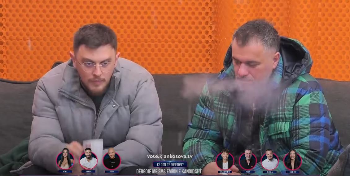 Bie borë në shtëpi, banorët mblidhen dhe "kuvendojnë" (VIDEO)